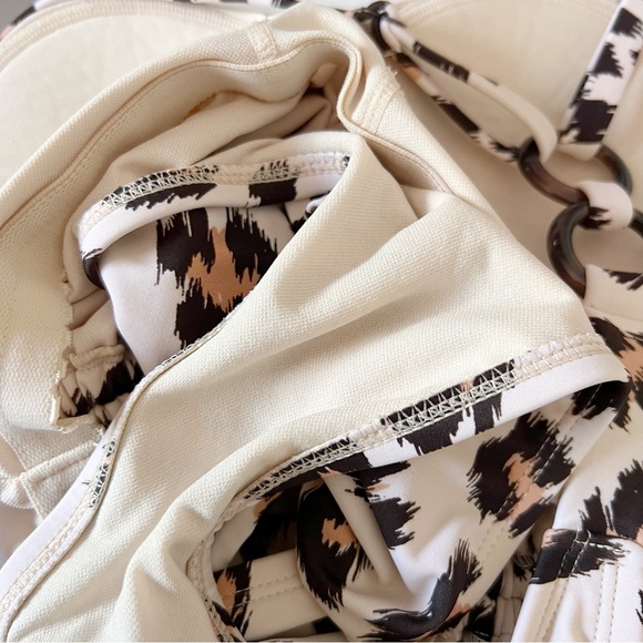 Kona Sol Leopard V-neck Racerback One Piece Swimsuit in Cream • M - Picture 7 of 7